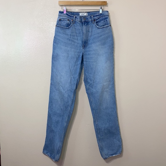 ABERCROMBIE & FITCH - LIGHT WASH STRAIGHT LEG HIGH RISE JEANS - Picture 7 of 14